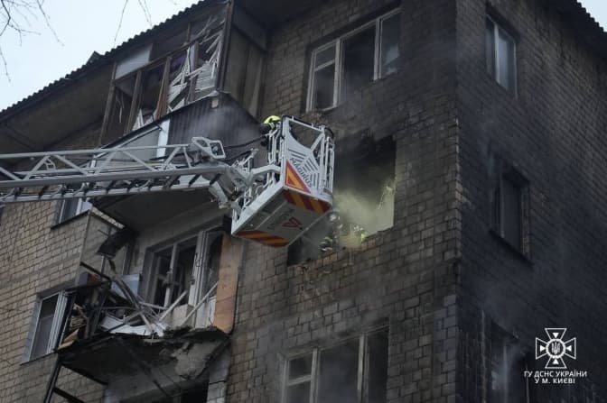 Внаслідок ракетної атаки в Києві одна людина загинула, 4 - поранені