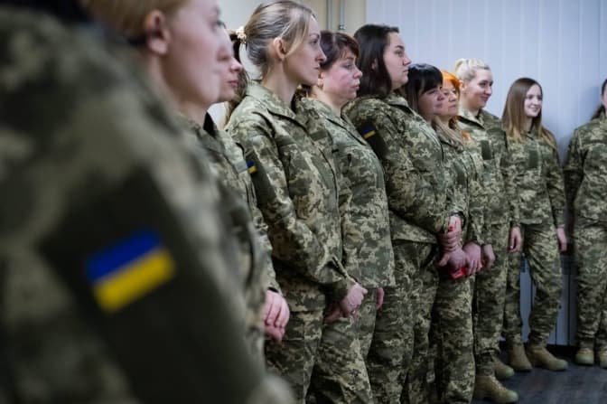 Уперше в історії в ЗСУ почали видавати жіночу військову форму
