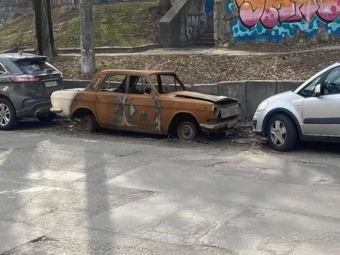 Рада оборони Києва затвердила алгоритм евакуації пошкоджених авто. Щодо зупинки транспорту рішення ще немає