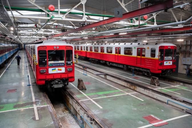 На зелену гілку метро випустили другий поїзд з польських вагонів