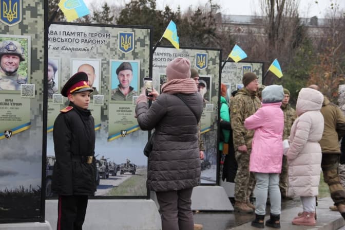У парку “Нивки” відкрили другу чергу Алеї пам’яті героїв