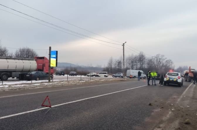 На Львівщині сталася ДТП з потерпілими. Дорога повністю перекрита. Оновлено
