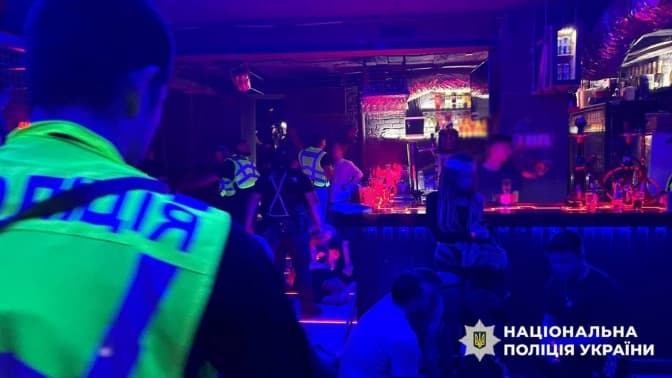 У Києві клуб влаштував вечірку в День жалоби: поліція провела обшук і затримала відвідувачів