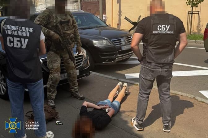 СБУ викрила жінку, яку підозрюють у підготовці терактів і ракетних атак на Київ