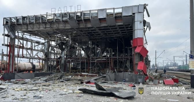 У Фастові демонтують зруйнований обстрілом вокзал і збудують новий