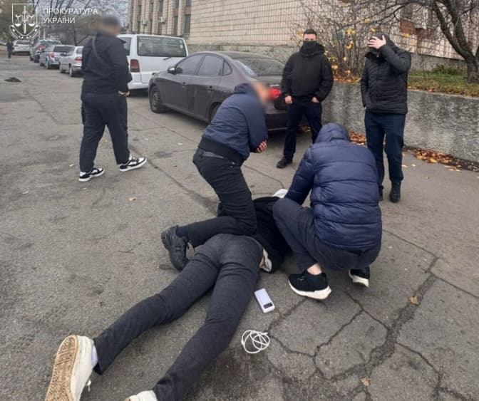 У Києві затримали 21-річного хлопця, який збирав дані про розташування військових об'єктів і ТЕЦ