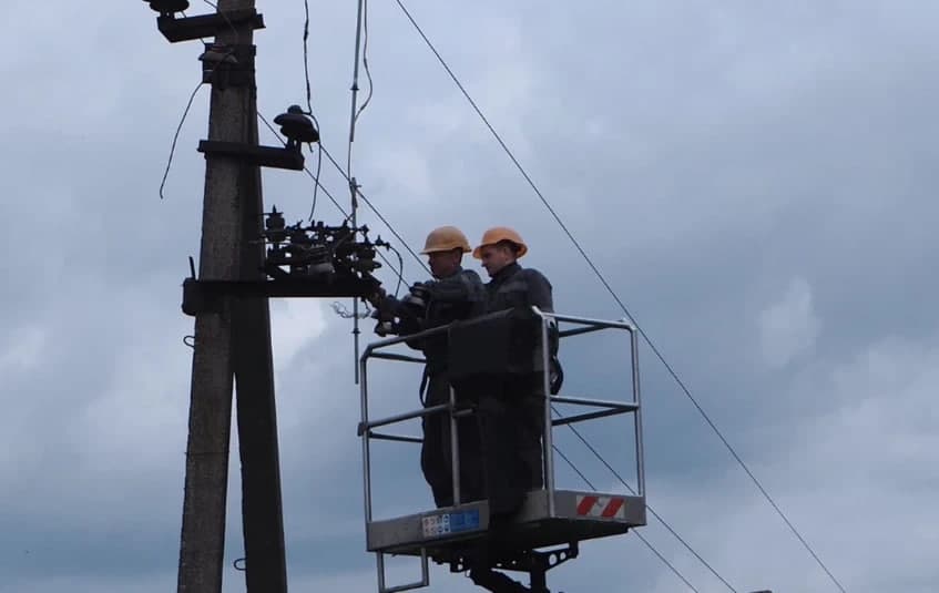 Енергетики, які працюють у ремонтно-відновлювальних бригадах отримають доплати, — Свириденко
