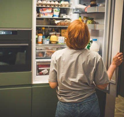 Скільки годин без світла витримає холодильник і як врятувати продукти