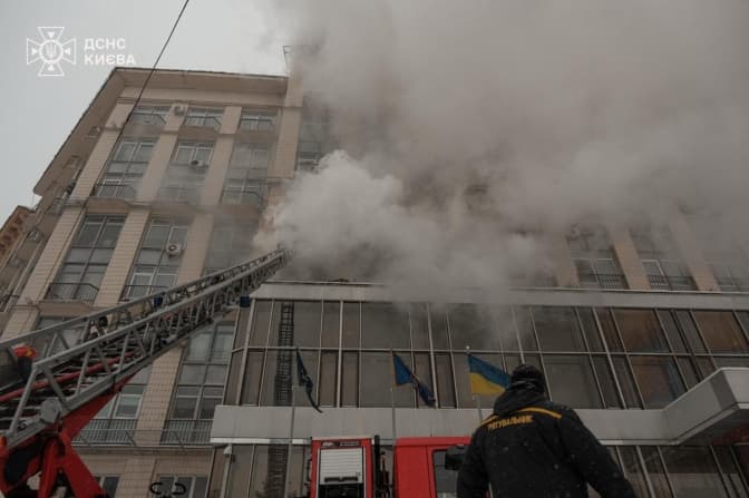 Пожежа в готелі "Дніпро" на Хрещатику: евакуювали 57 осіб