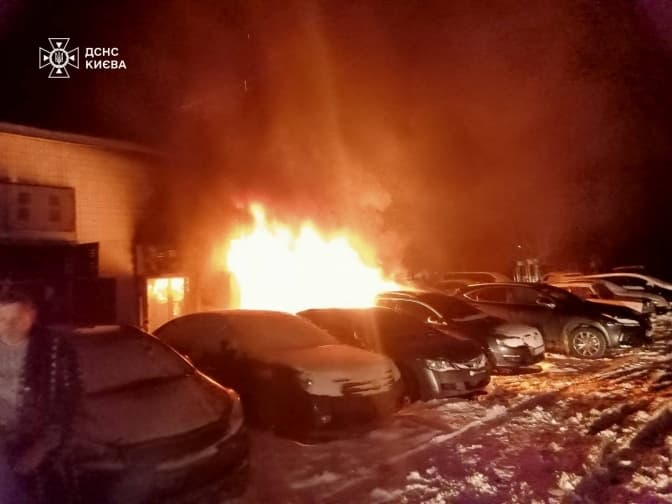 В Оболонському районі Києва вночі горіла трансформаторна підстанція