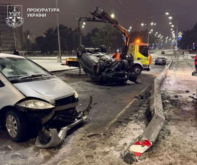 Через ожеледицю в Києві понад 6 тисяч травмованих. Прокуратура оголосила підозри 9 посадовцям комунальних підприємств
