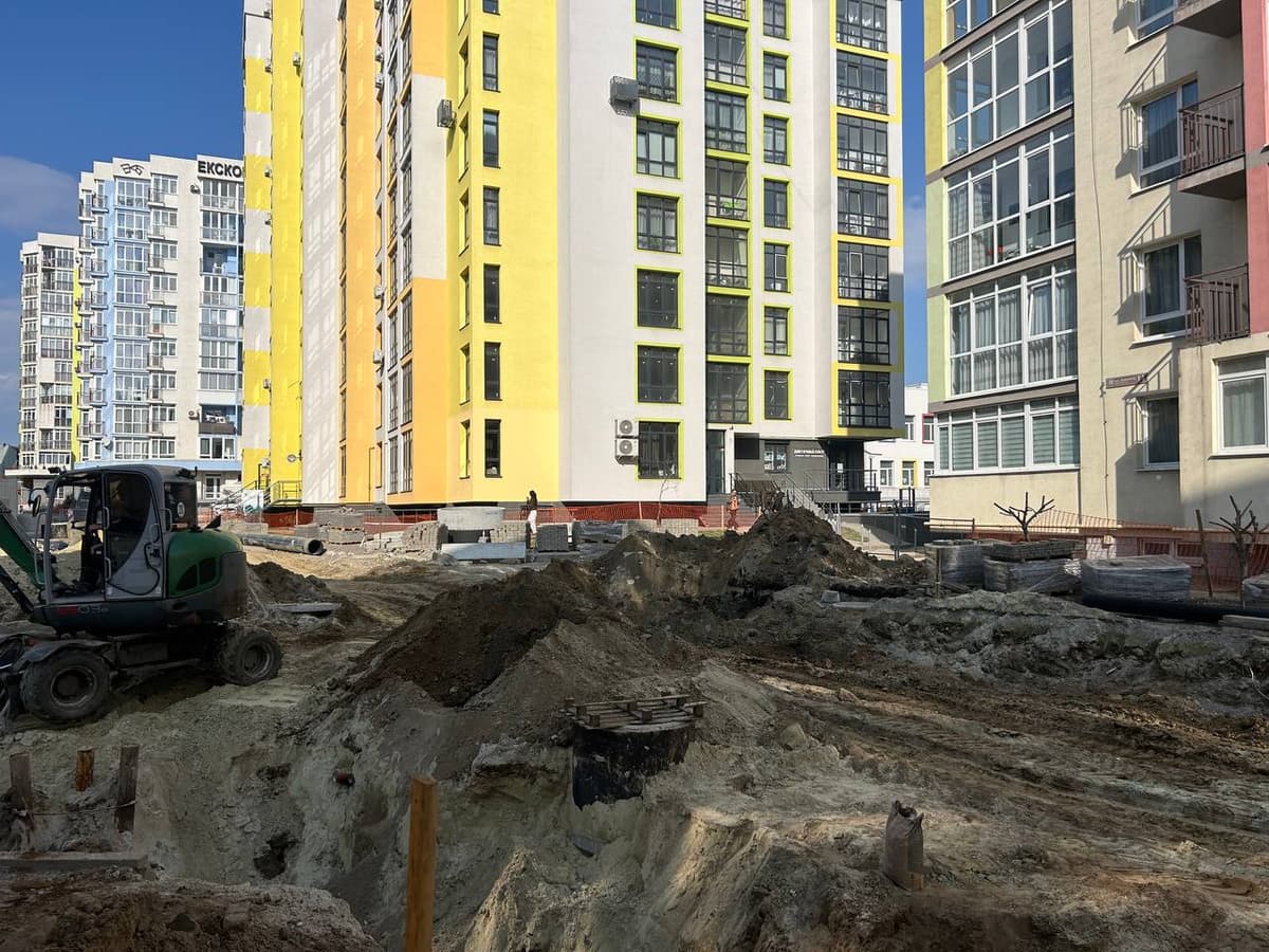 Одну з найпроблемніших вулиць Львова продовжують ремонтувати. Коли відкриють проїзд