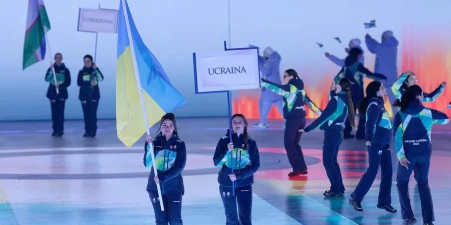 Прапор України винесли на церемонії відкриття Паралімпіади-2026 без супроводу атлетів/
Фото: REUTERS/Remo Casilli
