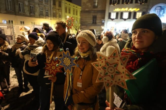 У Львові провели різдвяну екскурсію з пампухами та колядою