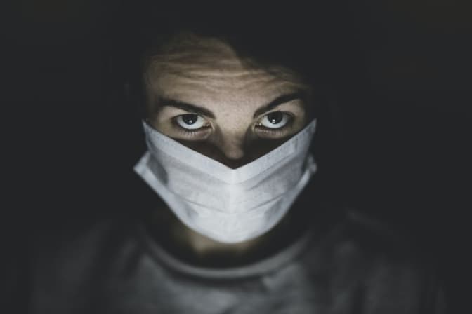 У школах канікули, студенти на дистанційку і ніяких «гулянь». Що готує уряд через спалах Сovid-19