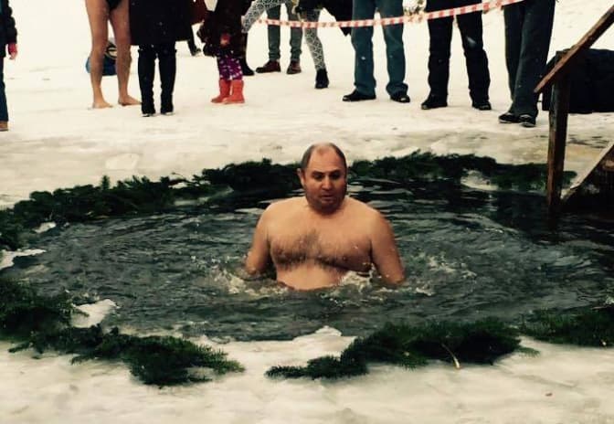 Як львів’яни на Водохреща в ополонку пірнали. Фото
