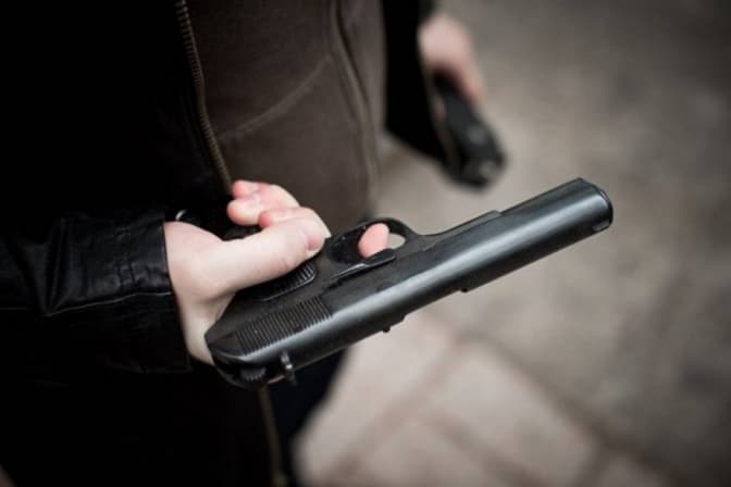 На перехресті Сахарова – Вітовського виявили невідомого, що стріляв із пістолета