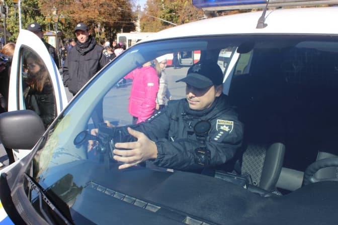 Фото дня: львівська поліція отримала технічне обладнання від ЄС