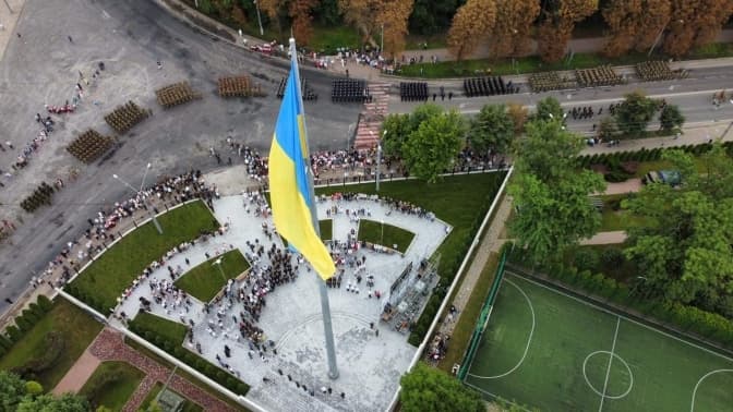 У Львові на найвищому флагштоку підняли державний прапор