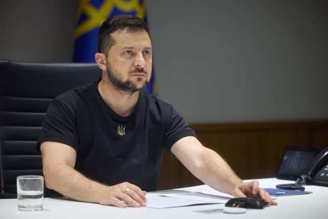 «Мені потрібна зброя, а не евакуація». Як Зеленський став українцем, що рятує світ