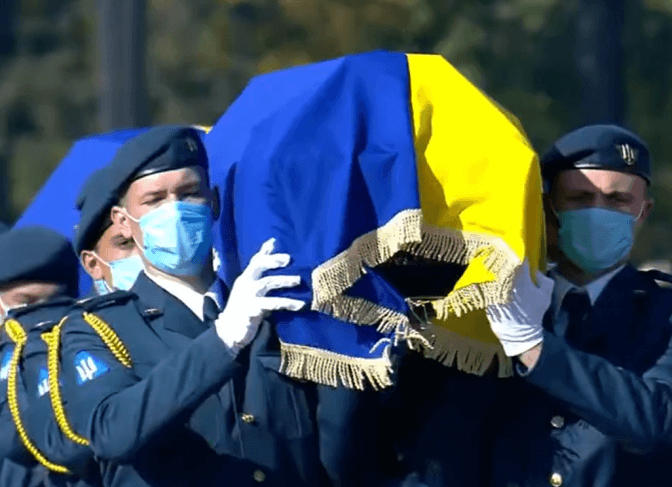 У Харкові прощаються із загиблими в авіакатастрофі Ан-26 курсантами. Відео
