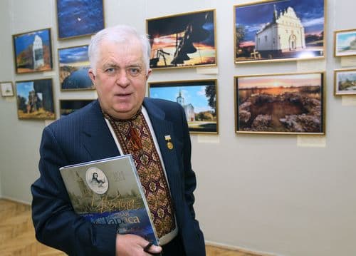 Львівський фотограф видав свій альбом у власному видавництві за державні гроші