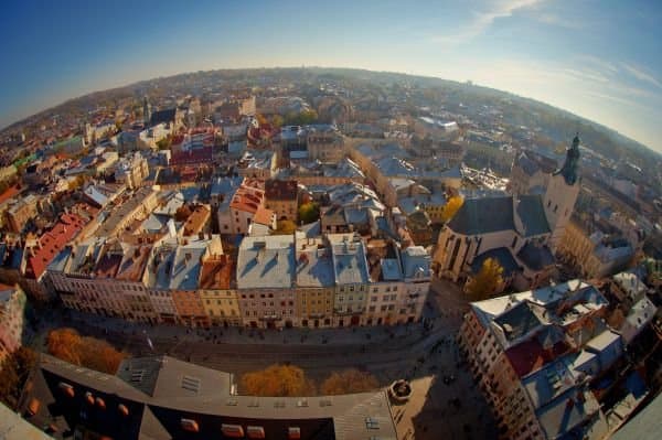 Між Facebook і Ратушою, Божою Матір’ю і тактильною плиткою. 9 думок про урбаністику Львова