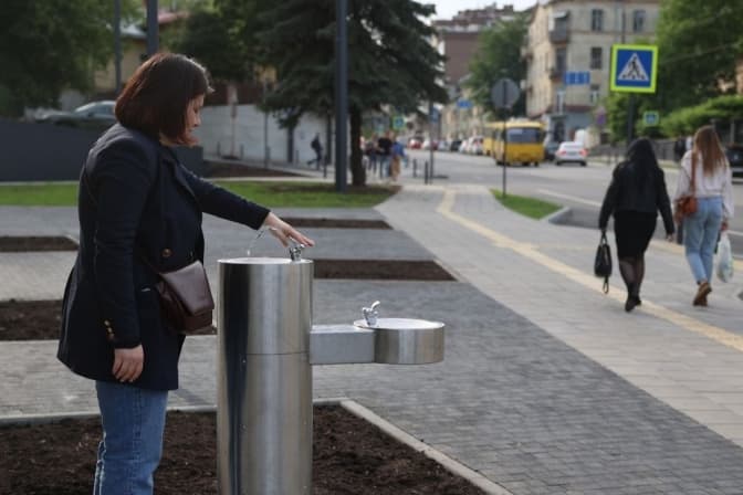 На вулиці Шевченка у Львові облаштували громадський простір із питним фонтаном