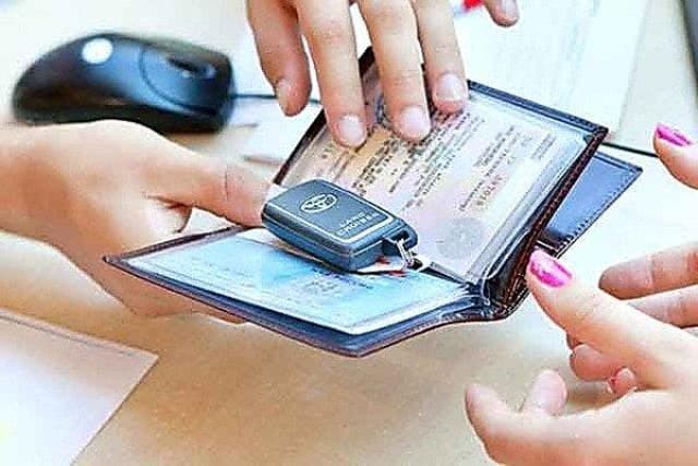 Як працюватимуть у Львові регіональні сервісні центри МВС з нагоди дня Конституції. Графік