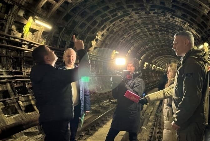 Станції і вестибюлі метро в Києві використовуватимуть як укриття