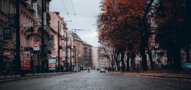 Шестиповерхівка на вулиці Вітовського у Львові та дитячий Covid-сертифікат. Головне за добу