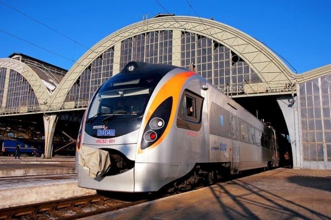 На маршрутах двох потягів з Києва повернули воєнізовану охорону