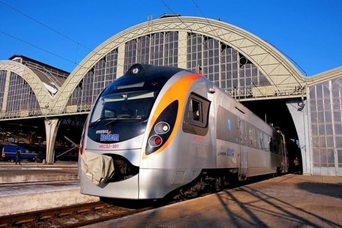 Через період пікових перевезень до Львова призначили нові потяги з різних напрямків