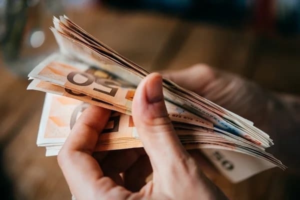 Курс євро вперше в історії перетнув позначку у 45 гривень