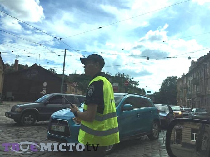 Ситуація на дорогах Львова: на вулиці Вітовського ускладнений рух