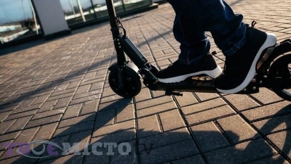 «Реально небезпечно». Що робити з електросамокатами у Львові