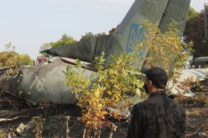 Рятувальники завершили пошукові роботи на місці авіакатастрофи літака АН-26