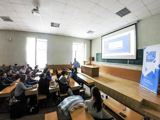 Університет Франка разом з Львівським IT Кластером запускає чотири програми навчання