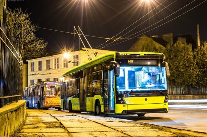 На вихідних у Львові курсуватимуть додаткові тролейбуси та трамваї