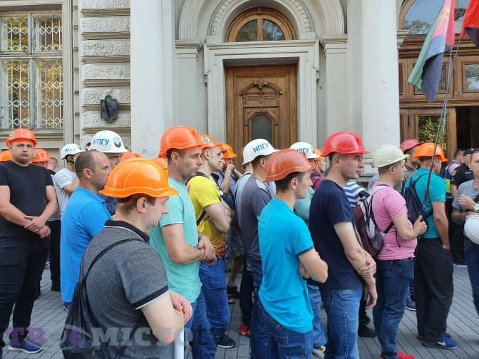 Від сьогодні шахтарям Львівщини мають почати повертати заборговані зарплати