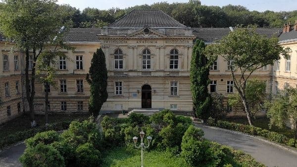 Скільки заробляють працівники Львівського медуніверситету