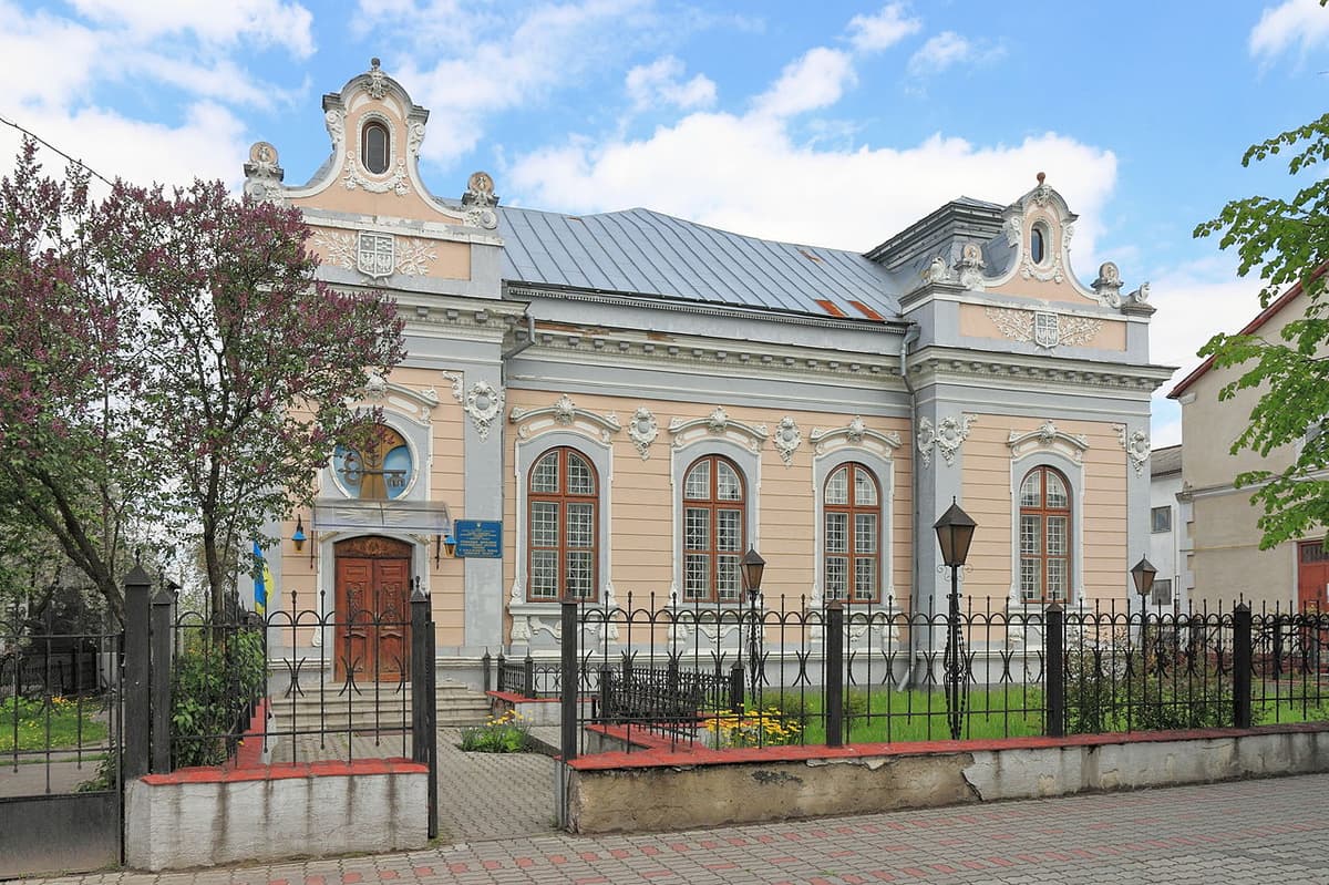 Куди поїхати на вихідні зі Львова. До соколиного міста