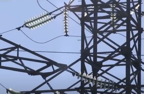 В українській енергосистемі сталося технологічне порушення: у частині областей аварійні вимкнення