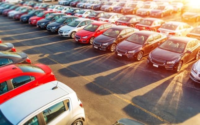Скільки нових автомобілів українці купили у березні та яких найбільше