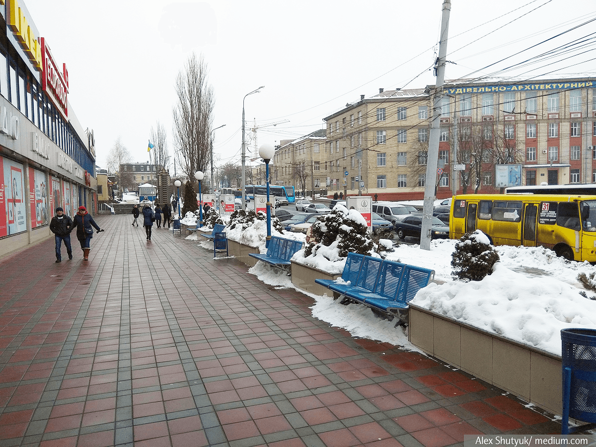 Чисто і без піску. Як у Вінниці вирішили проблему слизьких тротуарів