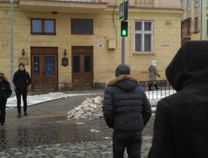 На перехресті Личаківська – Мучна запрацювали світлофори. Фото