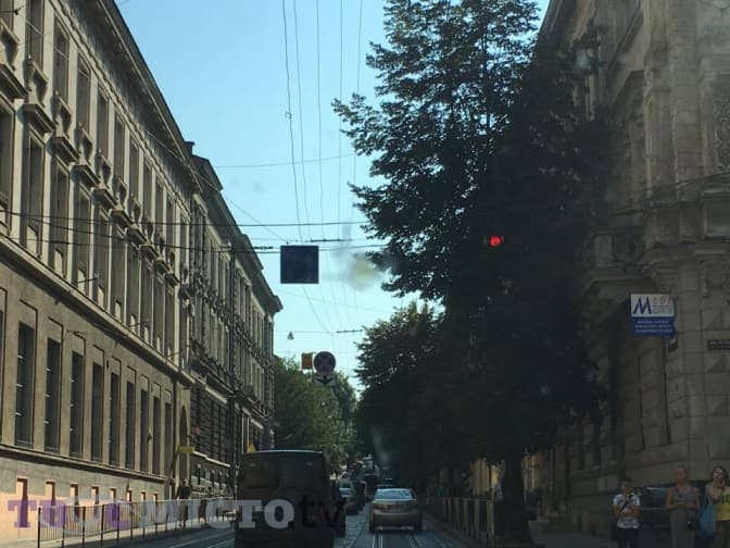 На перехресті Словацького-Дорошенка запрацювали світлофори