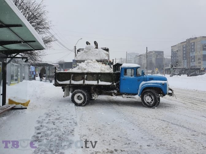 Куди вивозять сніг із львівських вулиць