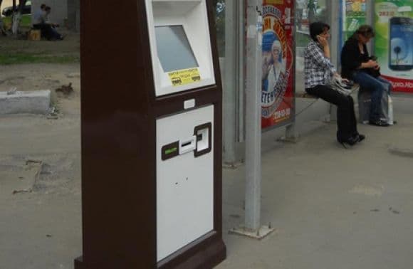 На зупинках транспорту у Львові буде вдвічі більше квиткових терміналів