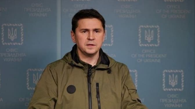 Україна буде захищатися ударами по складах і базах росії, – Подоляк